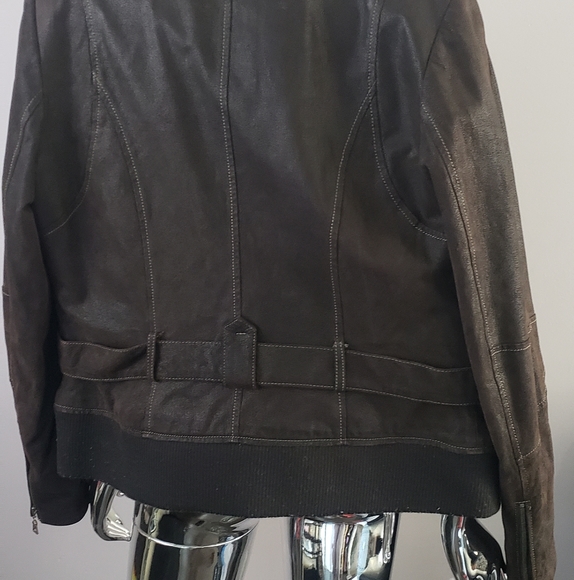 Danier Leather Jacket. - Picture 2 of 5